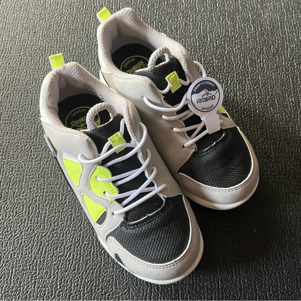 Size 11 Oshkosh Everplay